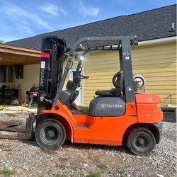 Forklift 