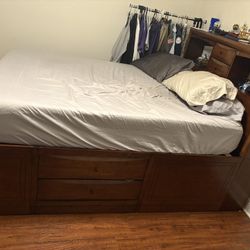 Queen Bed W/ Drawers 