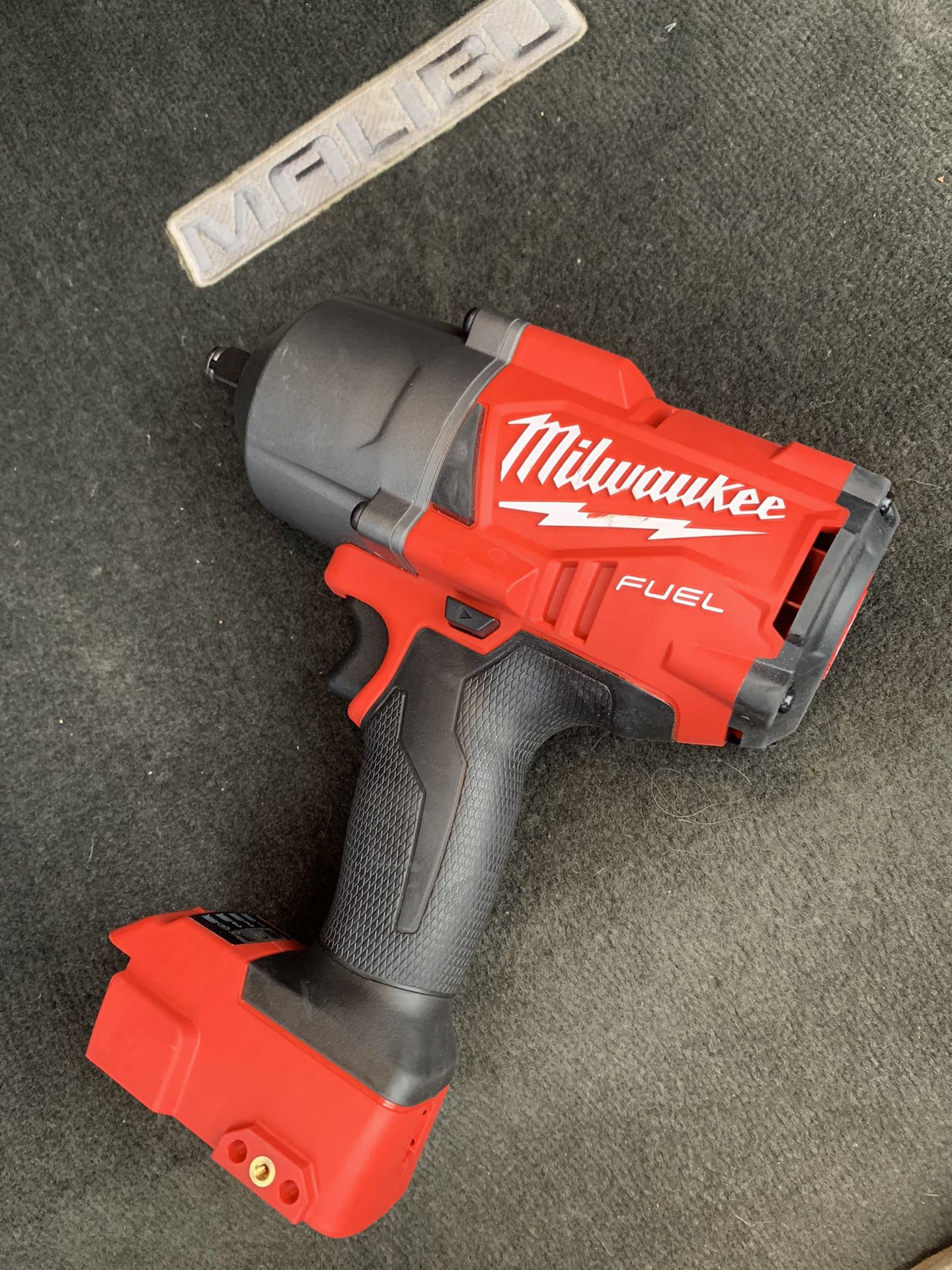 Milwaukee Impact Wrench 1400 FT-LBS . tool only