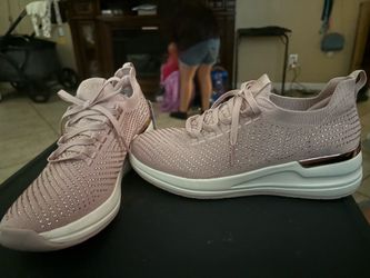 Tennis shoes