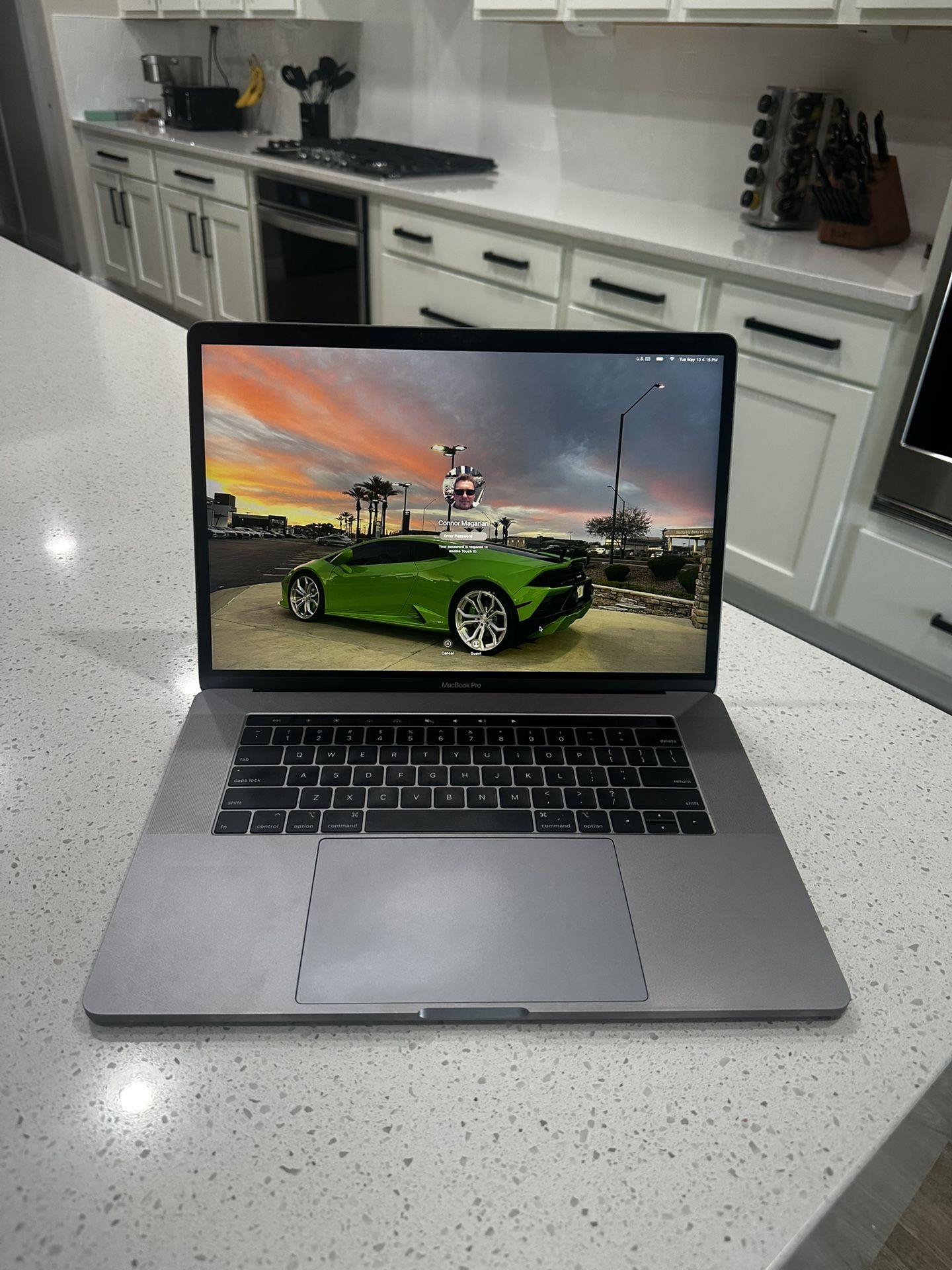 2018 MacBook Pro 15in W/ Touchbar 512GB SSD 16GB Ram