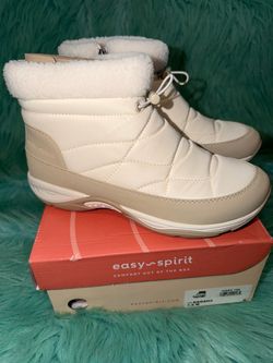 NIB Easy Spirit SeEagan2 Ivory 150 Tan Winter Ankle Boots with Faux Fur Collar