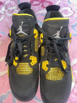 Air Jordan 4 Thunder Black Yellow Sneakers