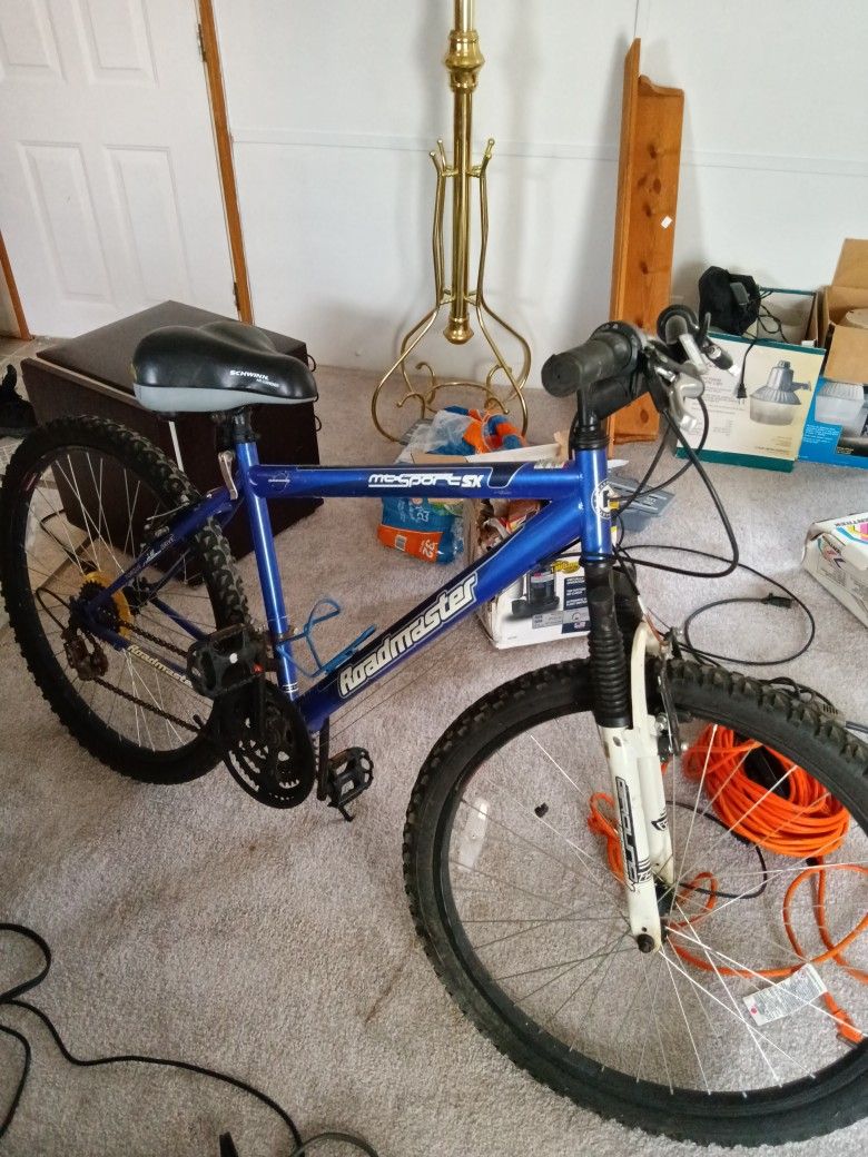 Roadmaster Mountain Bike In Excellent Condition