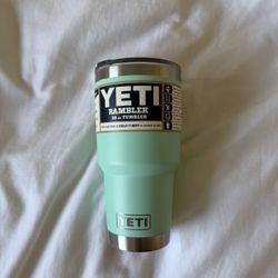 YETI Rambler 30oz Tumbler Seafoam