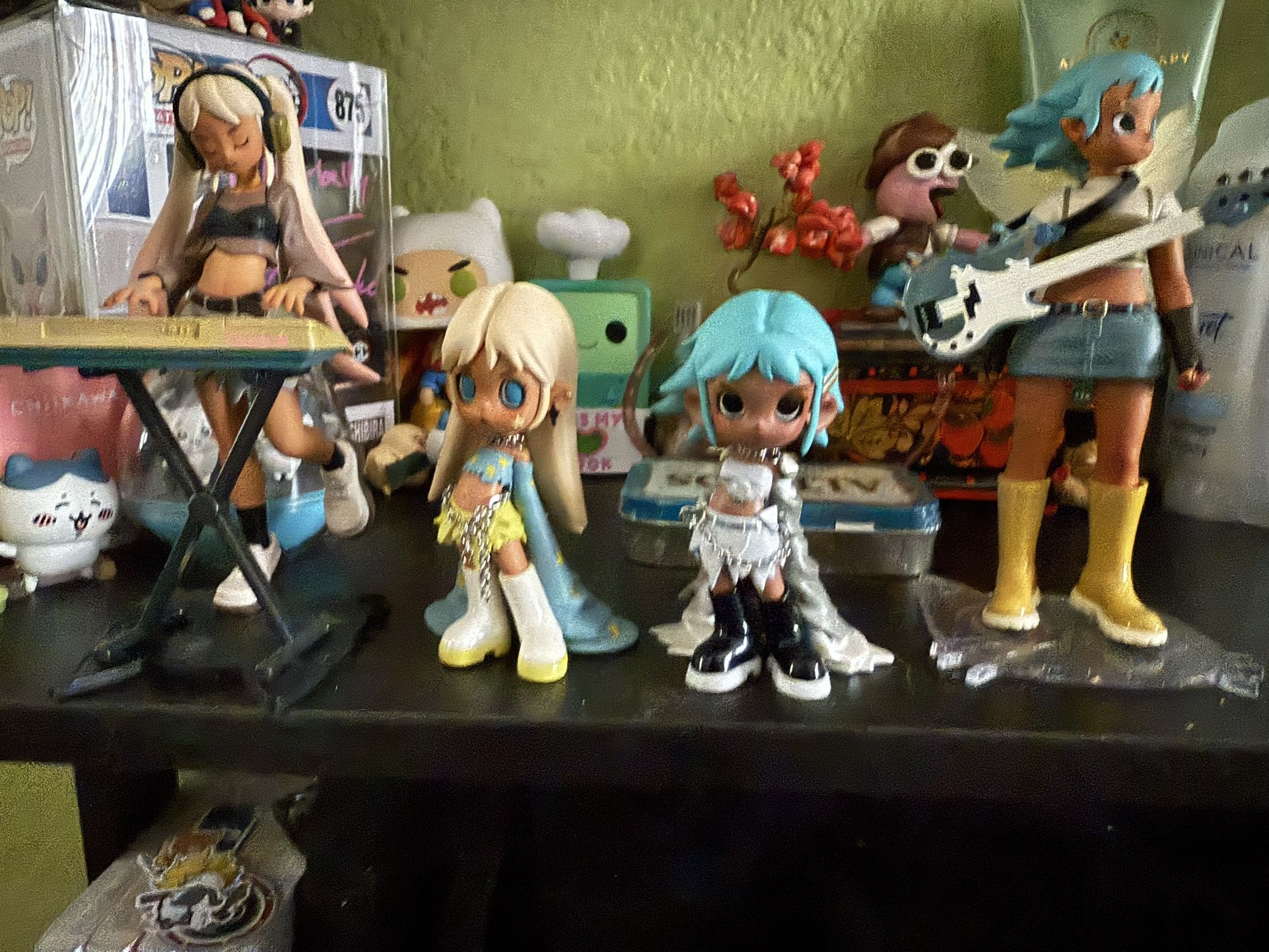 Peach Riot Figures