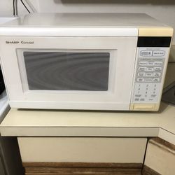Very Good Condition Sharp Microwave 