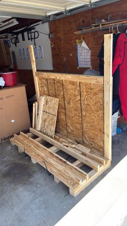 FREE Wood - 2x4s and 1/2” plywood