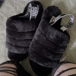 UGG SLIPPERS 