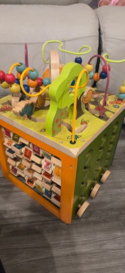 B. toys Wooden Activity Cube - Zany Zoo Alphabet Animal and Pattern Exploration