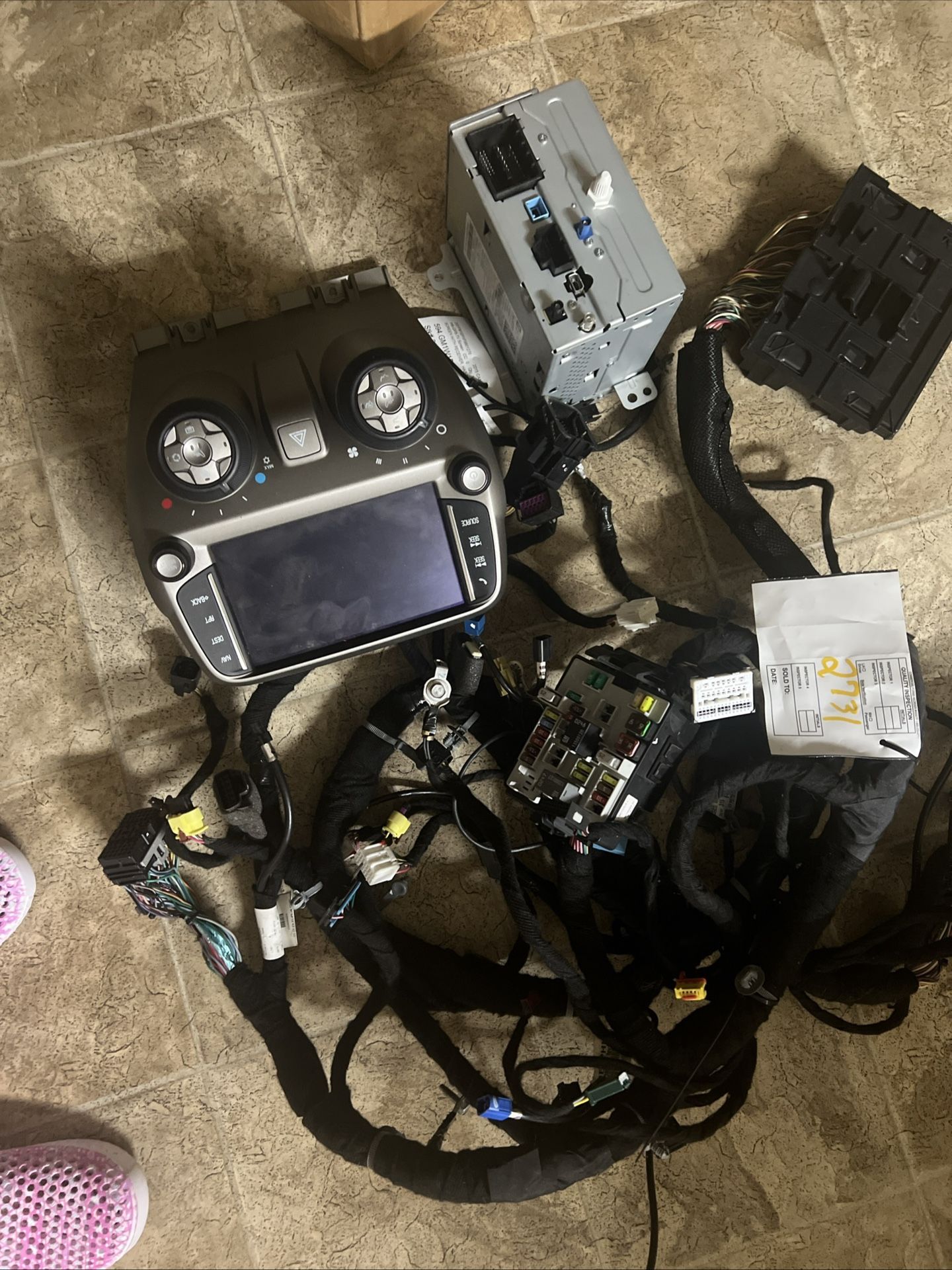 Radio for a 2010 to 2015 Camaro, best price, send me a message