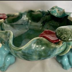 VINTAGE Pottery Three Frogs Lily Pad, Flowers and Mushroom Bow