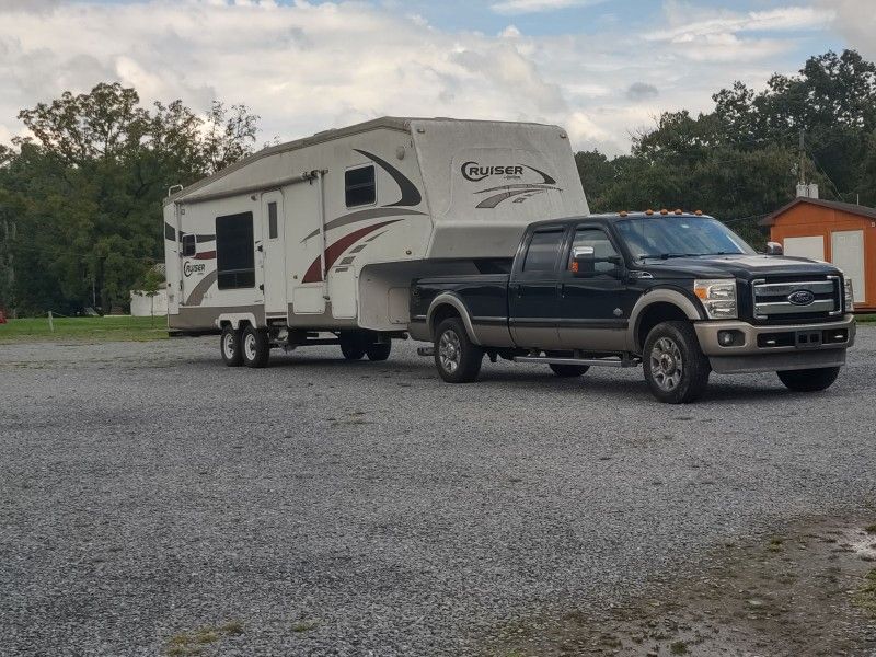 Move your 5th Wheel, or Gooseneck Trailer, Travel trailer, Class A, B, C, Super C, Park Model. TRANSPORT SERVICES