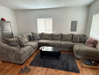 Stanton 376 sectional / couch