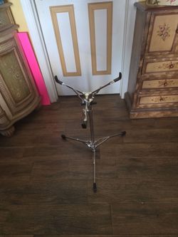 Pearl snare drum stand