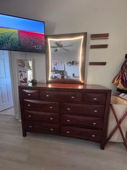 Rooms To Go Dresser with Mirror