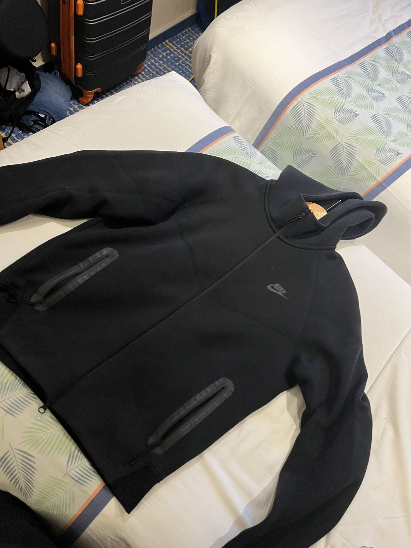 Black Nike Tech