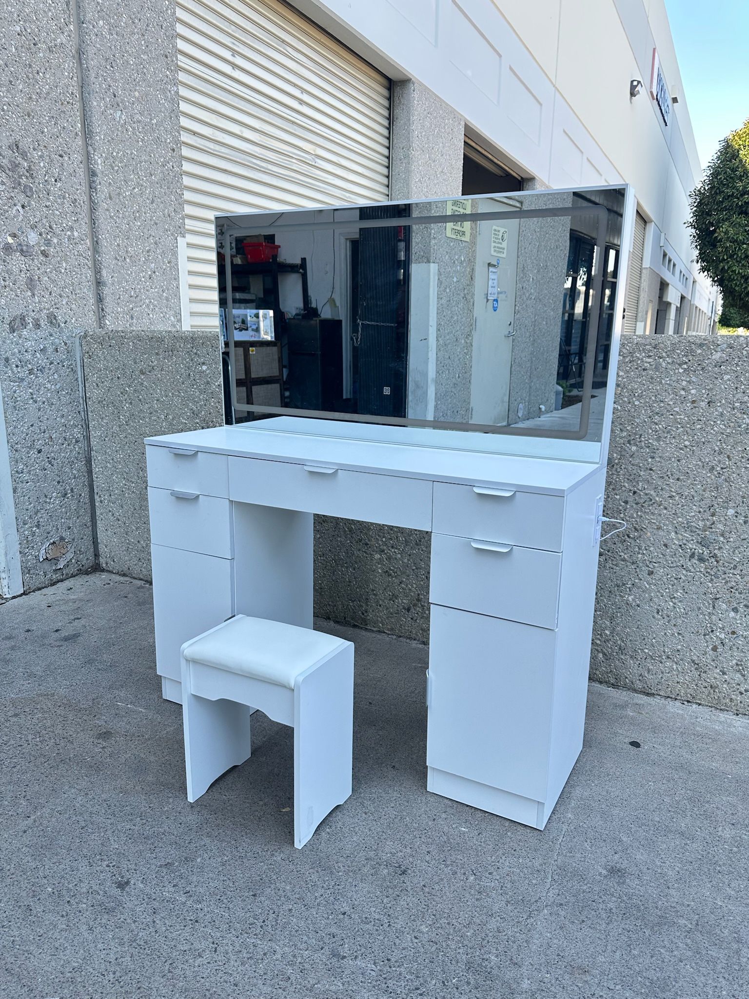 Vanity Desk With LED Vanity Mirror, Three Light Setting Modes With Stool