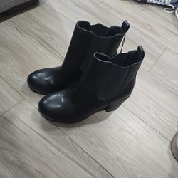 Womens Boots Sz 9 Brand New!
