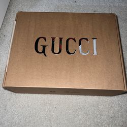 Men’s Gucci Shoe, Size 9. 