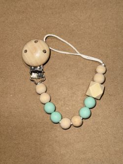 Baby Wooden Pacifier Clip Chain Stitching Color 