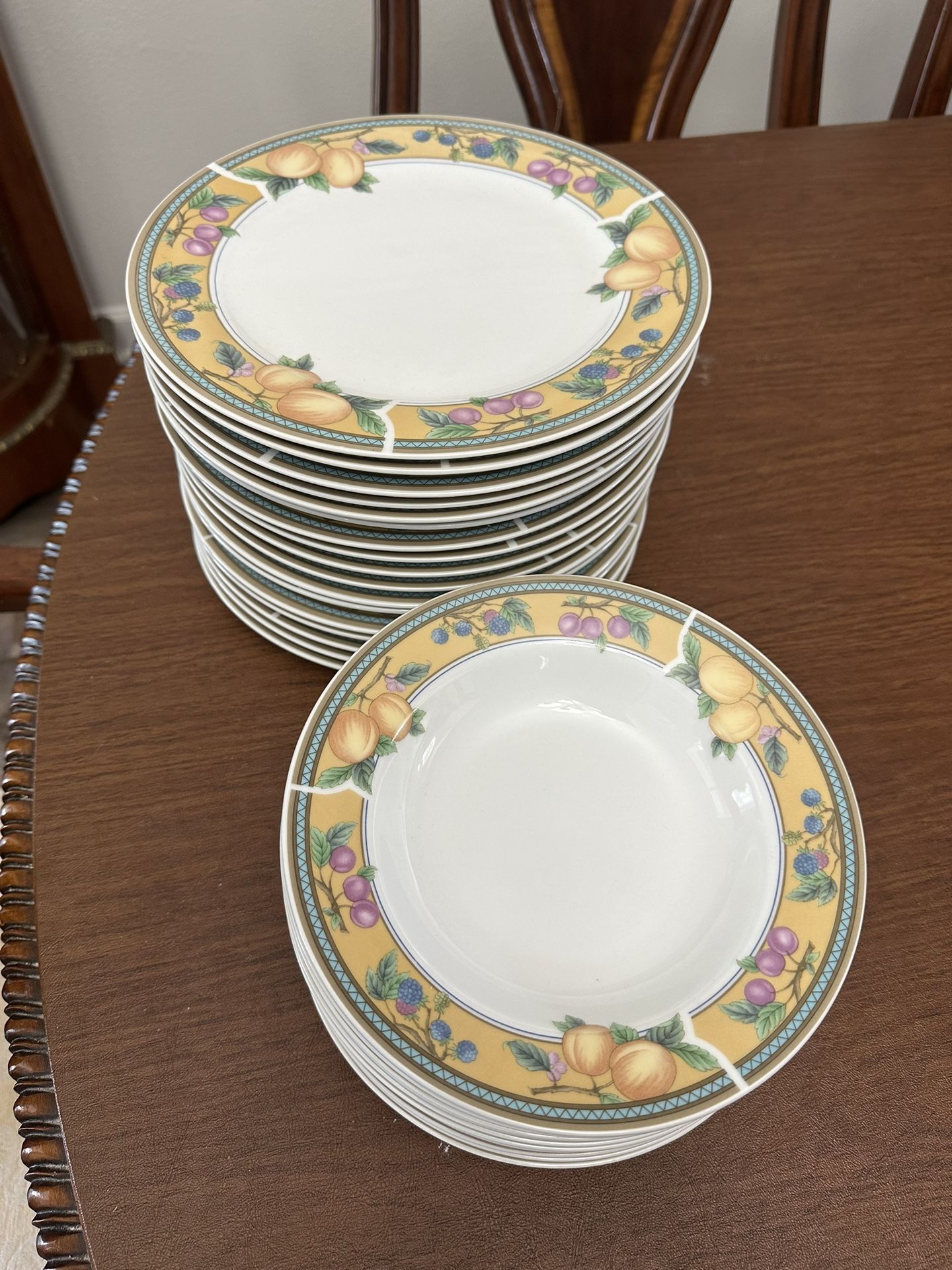 Royal Norfolk Fine China Set