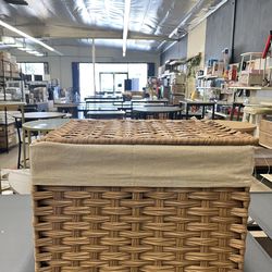 SONGMICS 9.2 Gal Storage Basket with Lid Woven Blanket Storage Bin w/ Handles - Natural