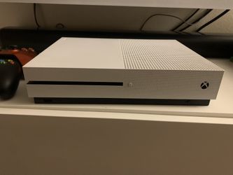 Xbox  One , Controls And Games.