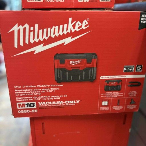 Milwaukee New Vacuum M18