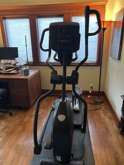 2017 Sole E35 Elliptical in Excellent Condition with Mat - Oakland, CA