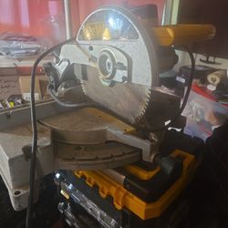 12ninch Compound Miter Saw. Dewalt 
