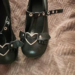 Beautiful vintage  Shoes for Girl  , size 35 ( US 3.5.)