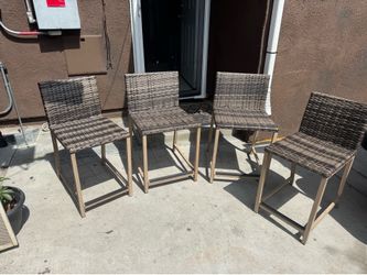 Sillas Hampton Bay (Brand Rating: 4.2/5) © Ashford Park Steel Wicker Outdoor Bar Chairs (4-Pack)