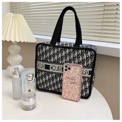 Qianniao grid makeup bag ins style Internet celebrity hand-held portable women‘s bag large-capacity travel storage bag wash bag