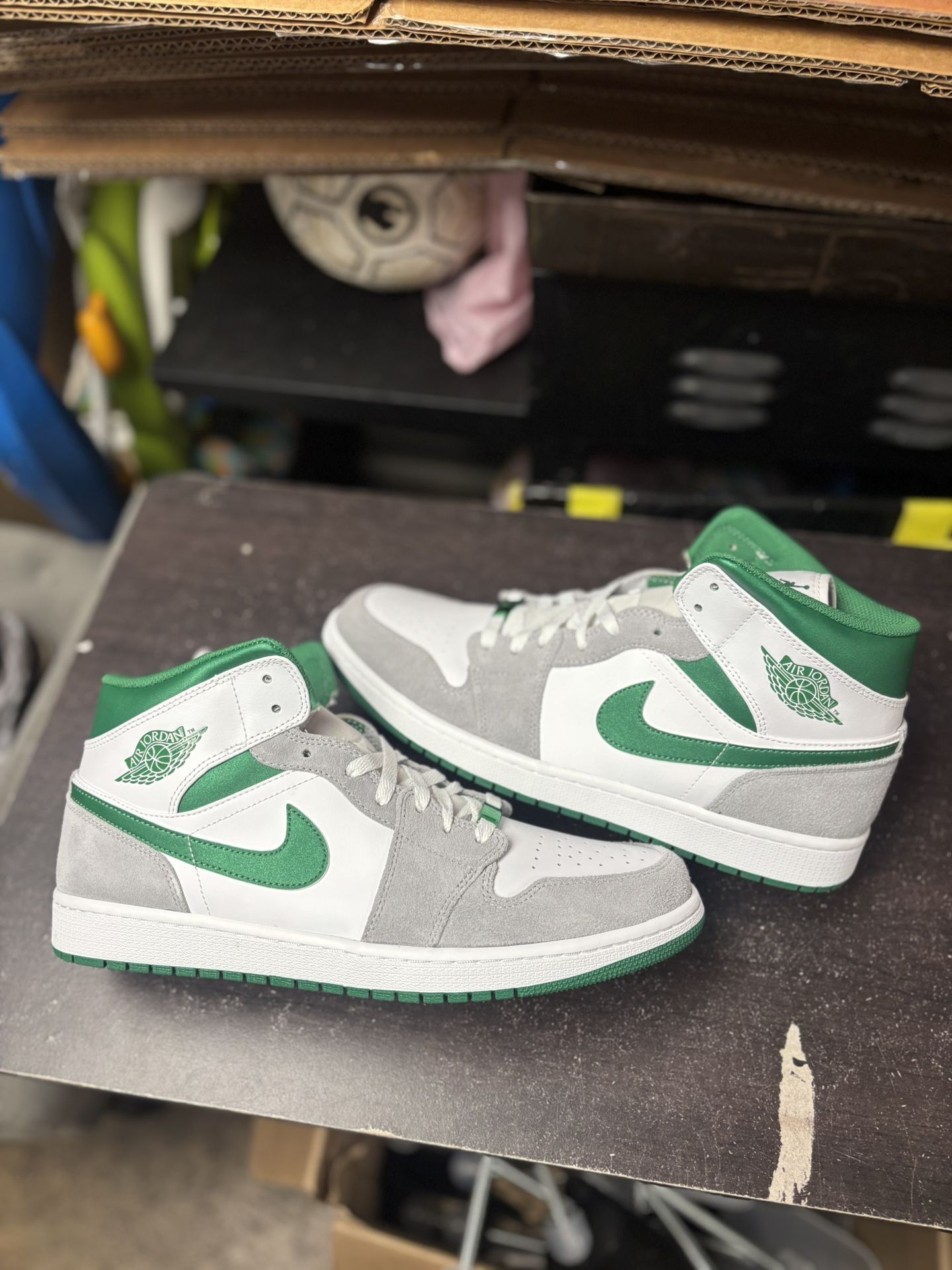 Air Jordan 1 Mid SE Grey Green 