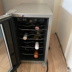 Cuisinart Mini Wine Fridge 