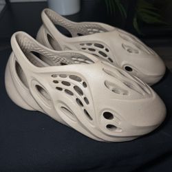 Adidas Yeezy Foam RNR Stone Salt - 6M