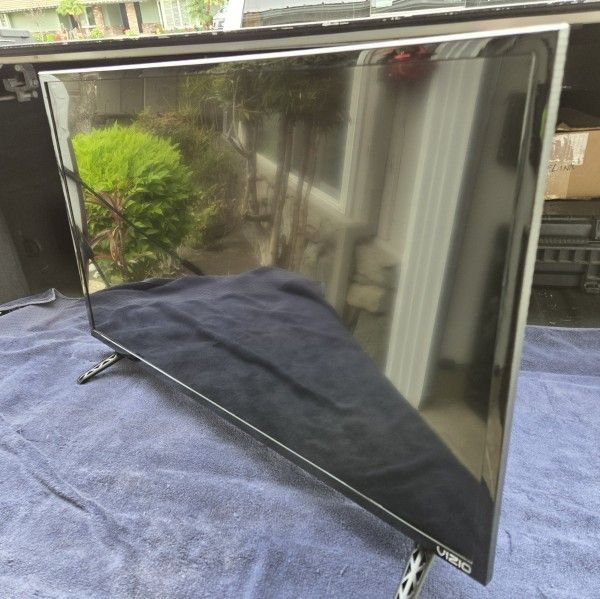 Vizio 32" Flat Screen TV & Monitor
