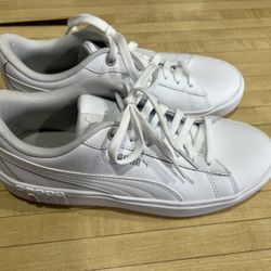 Like New White Puma Shoes Size 8.5