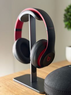 Beats Studio 3 (10-Year Anniversary  EDITION ) Black/Red