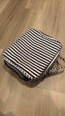 Travel cosmetic bag