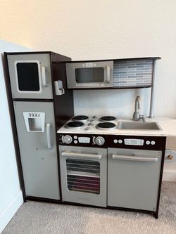 Kids Play Kitchen
