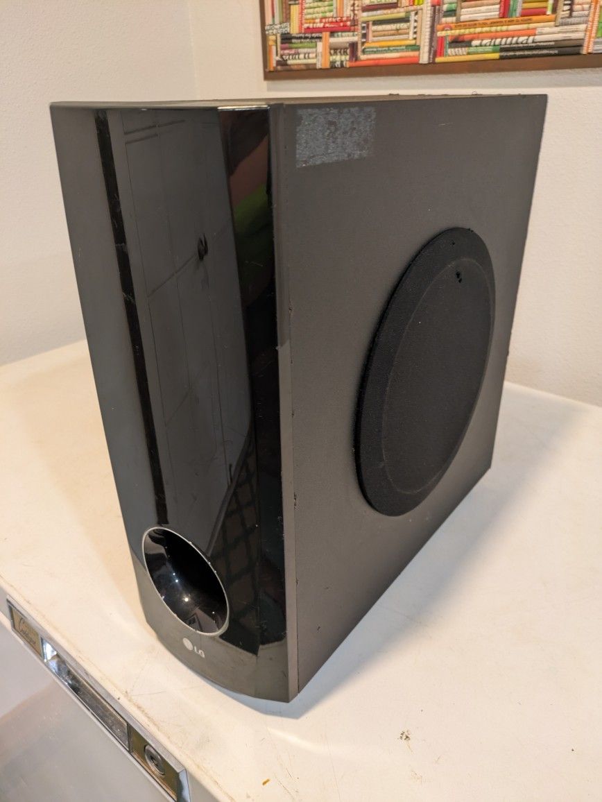 Lg 9-in 450 W Subwoofer / Speaker