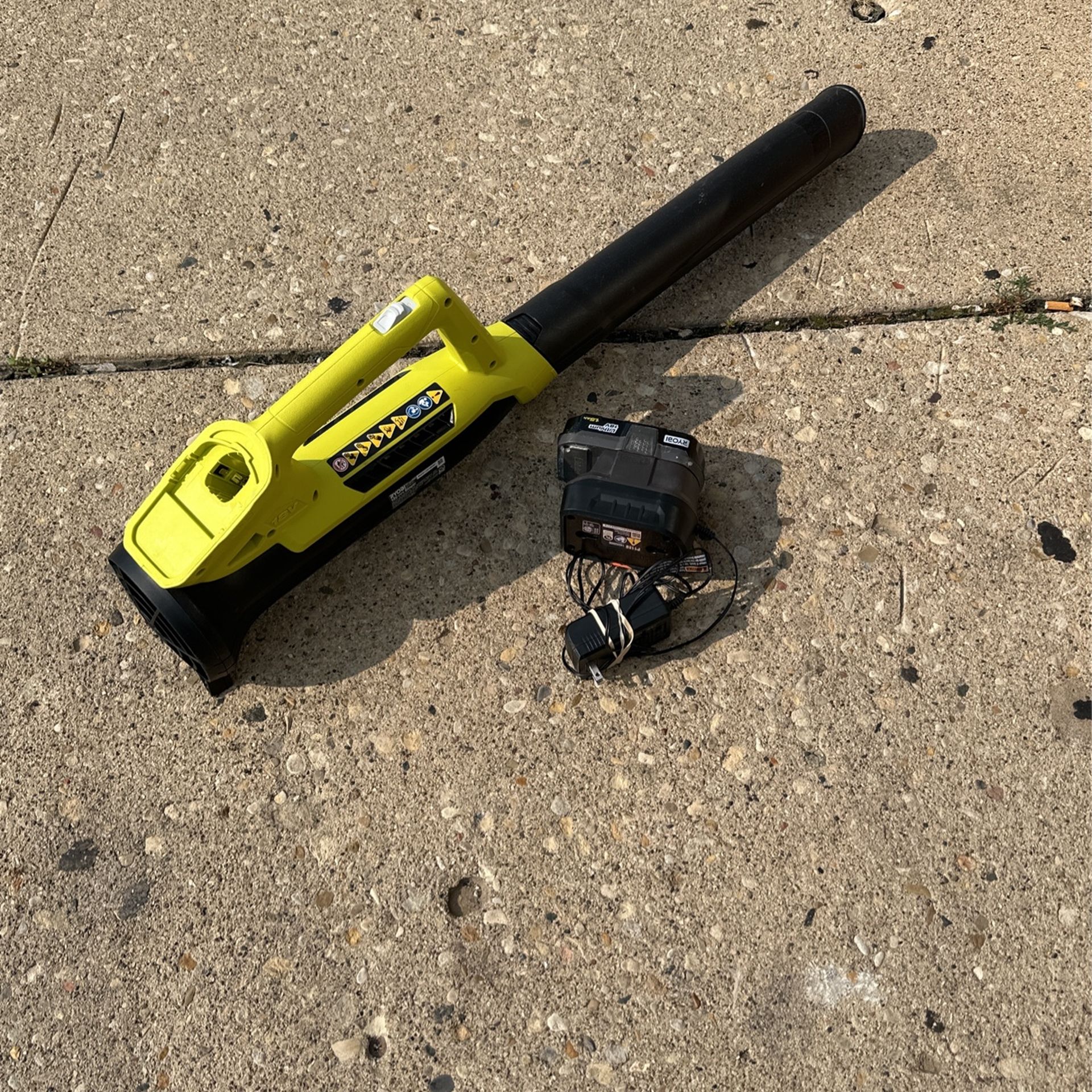 Ryobi ONE+ 18V P2109VNM Cordless Leaf Blower W/1.5Ah Battery & Charger