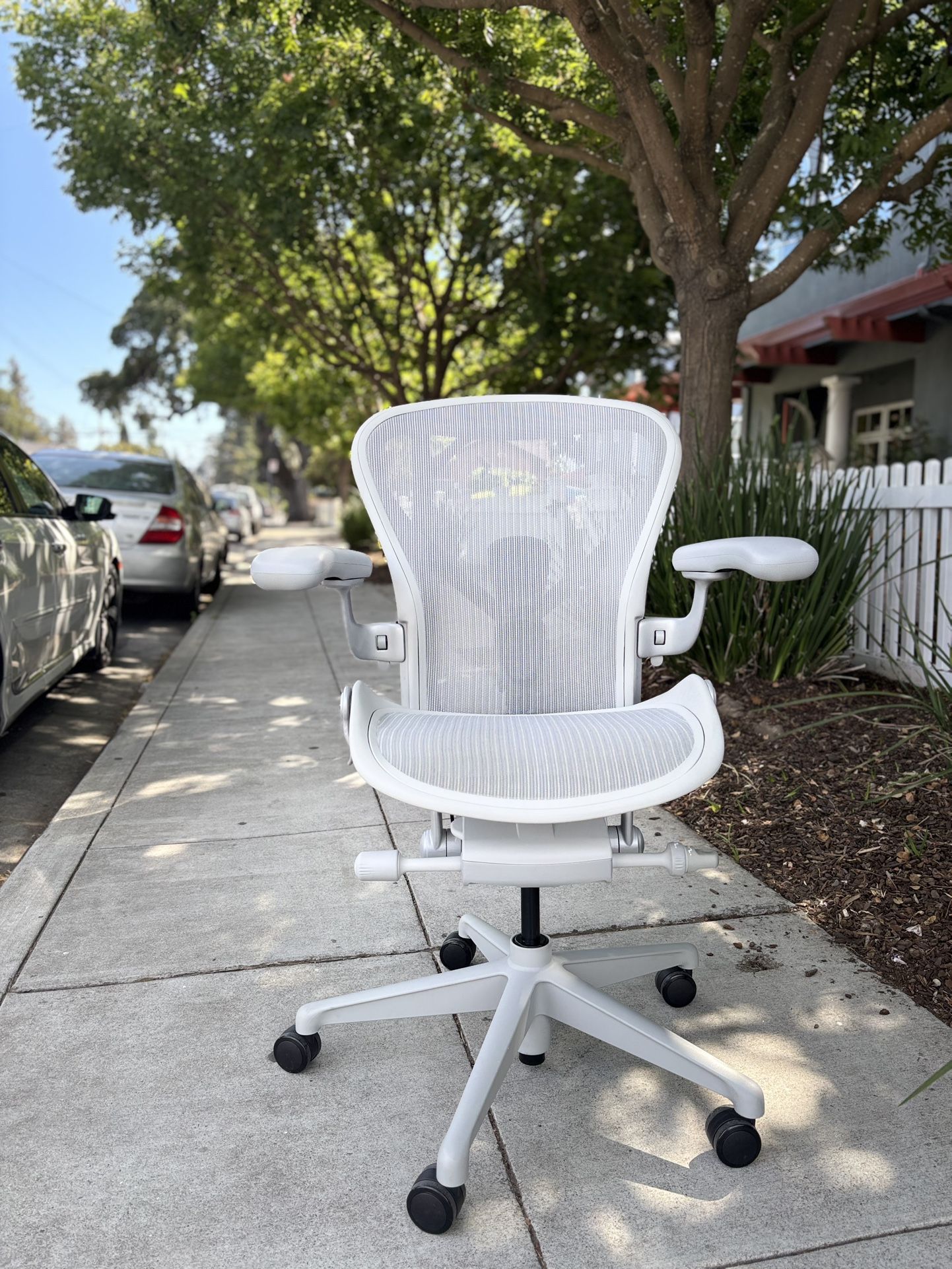 🌪️ Herman Miller Aeron Remastered 🌪️