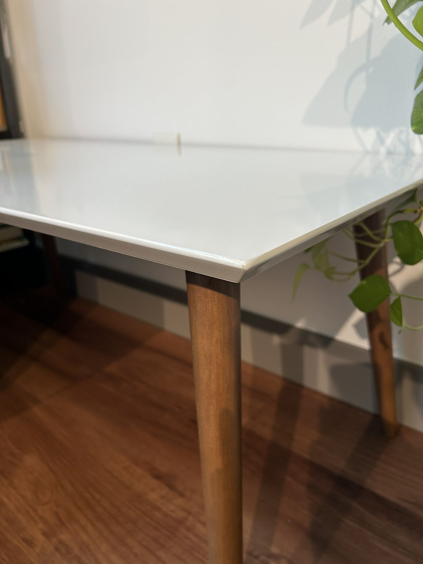 Minimalist Coffee Table – Great Shape!