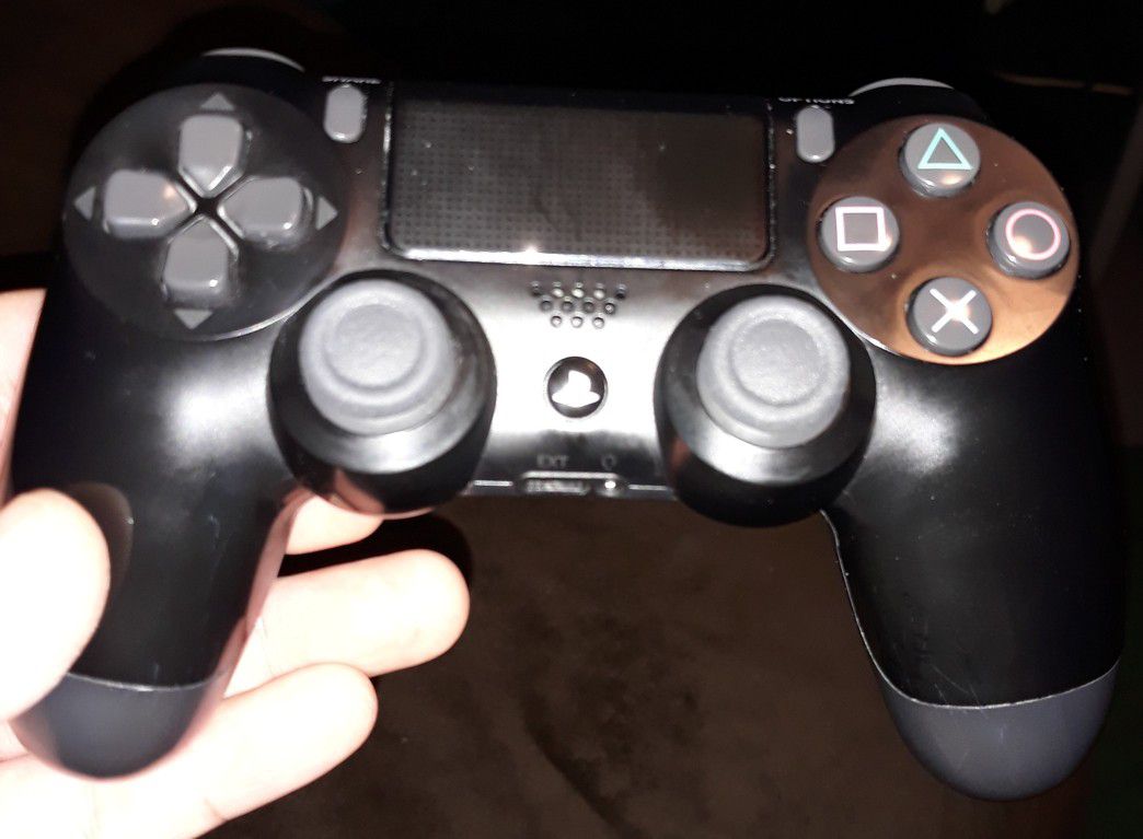 PS4 CONTROLLER (BLACK)