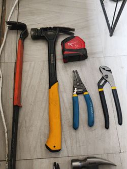 28 oz DeWalt hammer