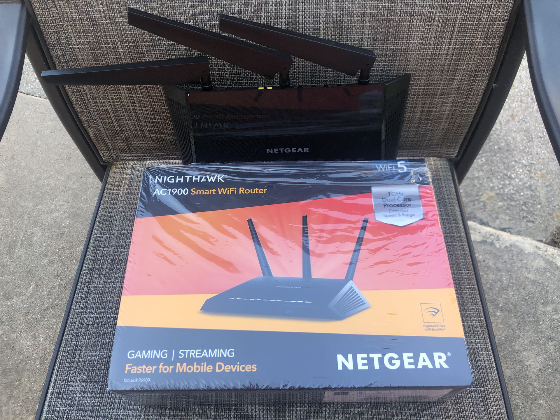 Nighthawk AC1900 Smart WiFi Router | Gaming | Streaming | NETGEAR