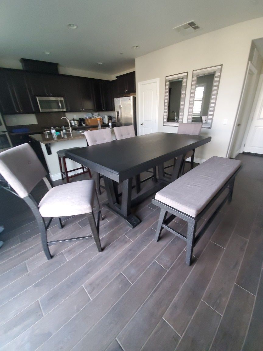 6 Piece Dining Set Purchased from Jerome's Furniture less than a year